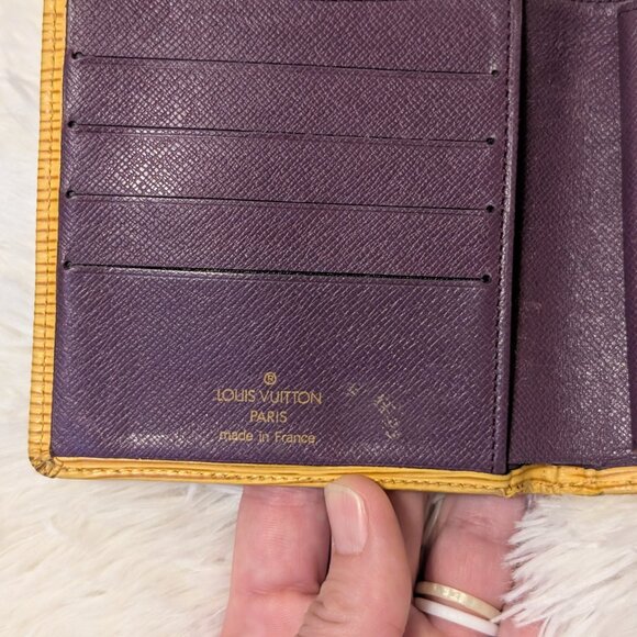 Louis Vuitton, Compact Wallet Epi Leather Yellow MI0969 - Picture 5 of 11